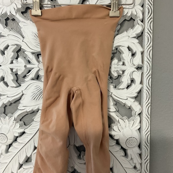 SKIMS Sculpting Seamless Leggings Clay color size XXS/XS - Picture 3 of 7